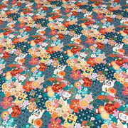 Tissu cotonnade motif traditionnel japonais au chat porte bonheur maneki - neko & fleurs - Le tissu parfait pour les furoshiki ! - tissuspipi.com
