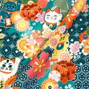 Tissu cotonnade motif traditionnel japonais au chat porte bonheur maneki - neko & fleurs - Le tissu parfait pour les furoshiki ! - tissuspipi.com
