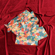 Tissu cotonnade motif traditionnel japonais au chat porte bonheur maneki - neko & fleurs - Le tissu parfait pour les furoshiki ! - tissuspipi.com
