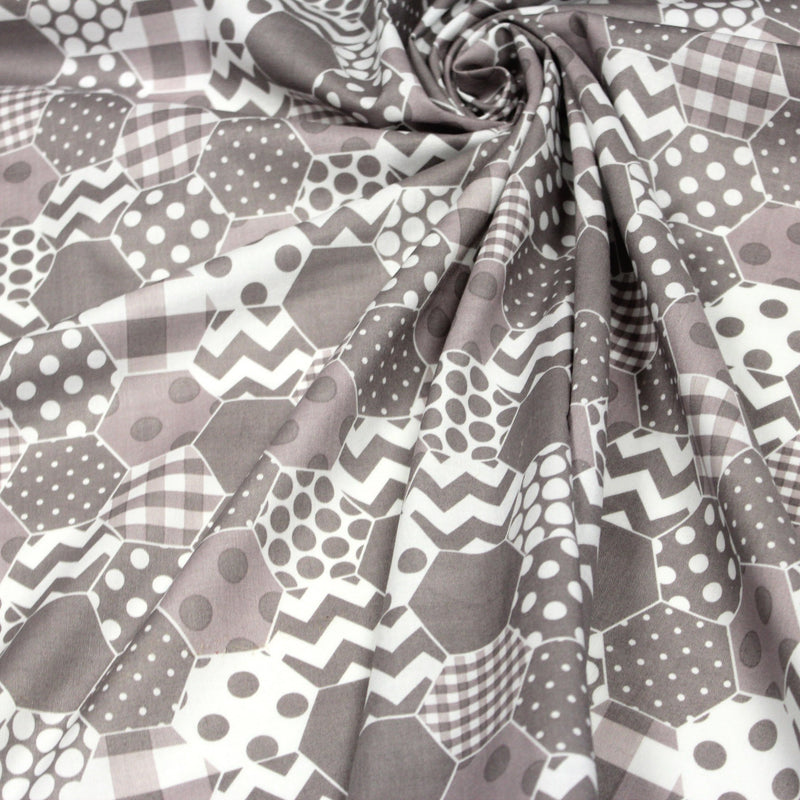 Tissu popeline de coton aux hexagones à pois, à carreaux, tons taupes & blancs - tissuspipi.com